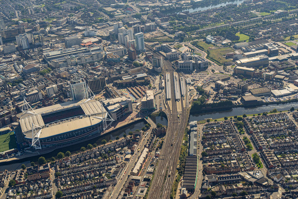 Widok z lotu ptaka na centrum Cardiff Wales - Zdjęcie, obraz