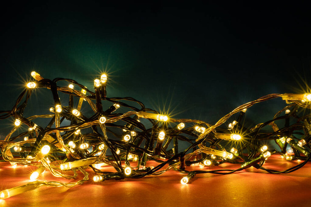 coloridas luces de Navidad fondo de vacaciones - Foto, imagen
