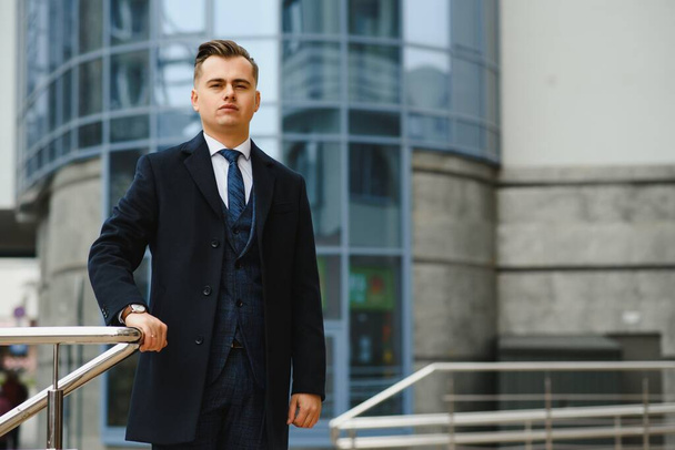 young business man, wearing stylish classic suit - Foto, Bild