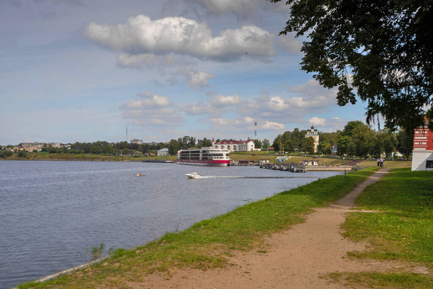 Uglich. Yaroslavl region. Cruise ships at the pier. Golden ring of Russia. Church of Flor and Lavr in the background. Church of the resurrection. - Valokuva, kuva