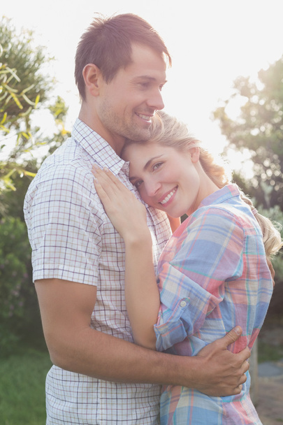 Smiling couple embracing in the park - Foto, imagen