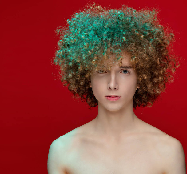 Male model with curly hair posing in studio - Fotografie, Obrázek