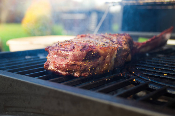 Barbecue Tomahawk Steak - Фото, зображення