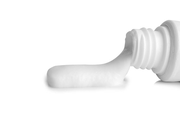 зубна паста крупним планом об'єкт ізольований на білому фоні
. - Фото, зображення