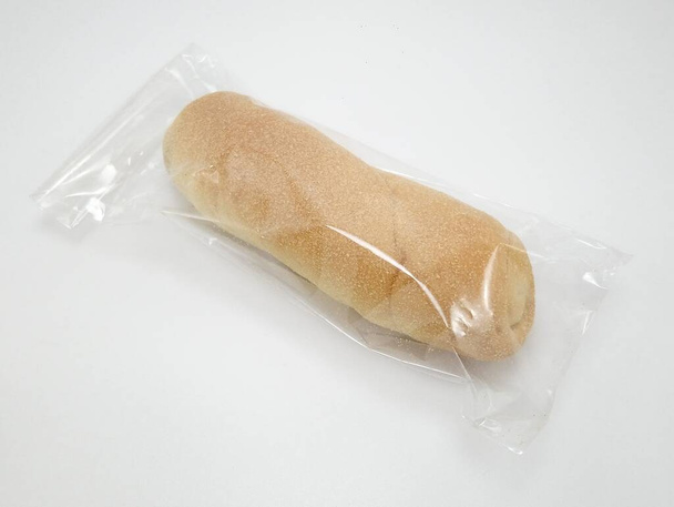 Pan corto con queso dentro del paquete en plástico - Foto, imagen