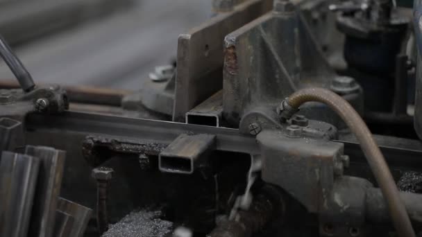 hitsattu sauma osa teräsputken avulla hiomakoneen metalli työpaja - Materiaali, video