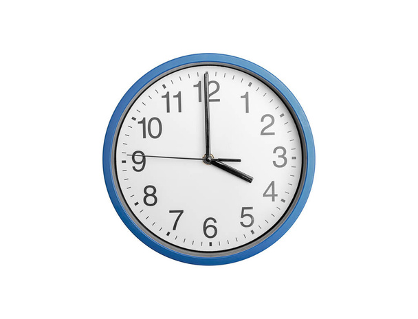 Круглые часы со стрелками на белом фоне - Фото, изображение