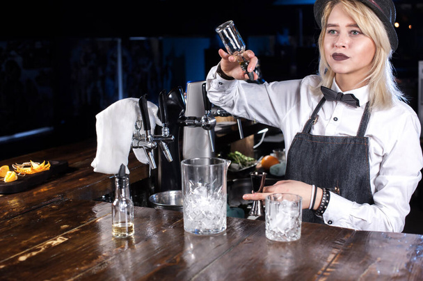 Experienced girl bartending demonstrates his professional skills in the night club - Photo, Image