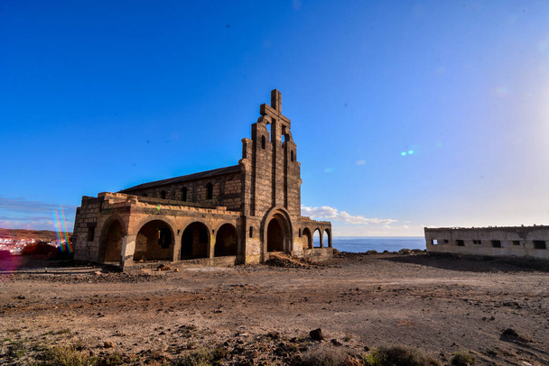 テネリフェ島の軍事基地の放棄された建物カナリア諸島スペイン - 写真・画像