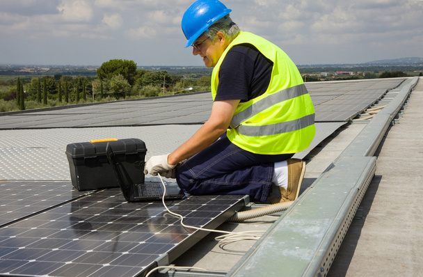 Engineer testing solar panels - Fotoğraf, Görsel