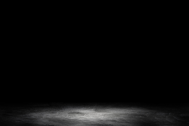 Abstract beeld van Studio donkere kamer betonnen vloer grunge textuur achtergrond. - Foto, afbeelding