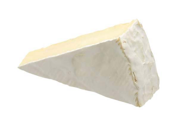 Brie vagy camambert sajt elszigetelt fehér alapon. Fentről ehető fehér penésszel borított lágy sajt. - Fotó, kép