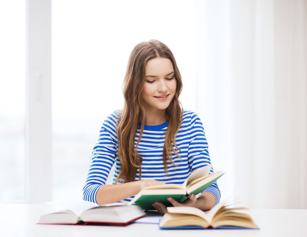 Happy smiling student girl with books - Foto, Imagem