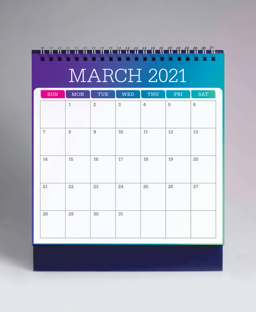 Egyszerű asztali naptár március 202-re - Fotó, kép