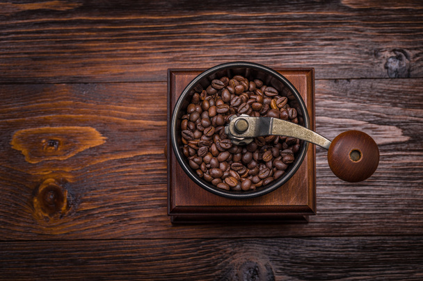 кавоварка на дерев'яному фоні
 - Фото, зображення