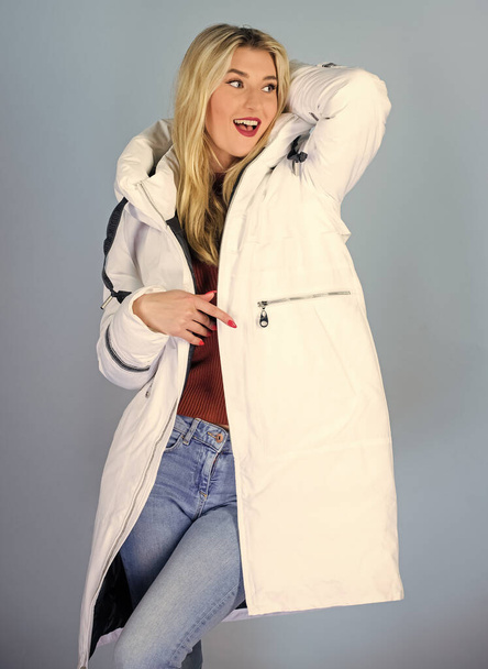 Girl wear white jacket. Not every jacket is ideal for every climate. Jacket has extra insulation and slightly longer fit in order to protect your body from sharp winter weather. Fancy winter clothes - Foto, Bild