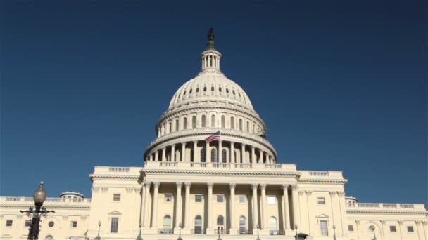 Etunäkymä Yhdysvaltain Capitol Buildingiin, Washington, DC
 - Materiaali, video