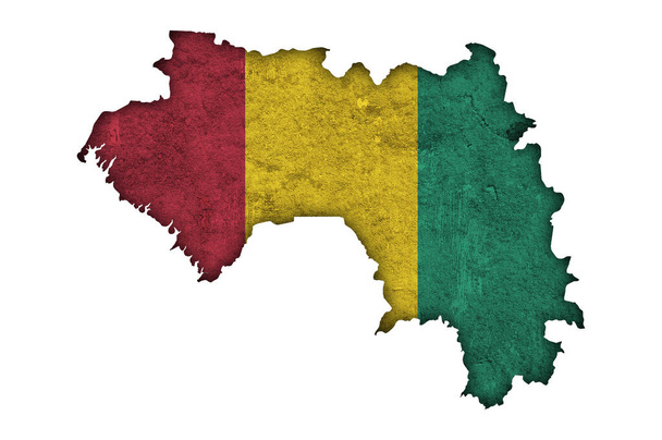 Karte und Flagge von Guinea auf verwittertem Beton - Foto, Bild