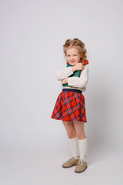 niña en uniforme escolar  - Foto, Imagen