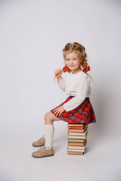 enfant fille en uniforme scolaire  - Photo, image