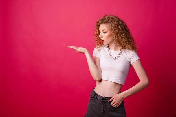 portrait of a young woman posing on pink background - Фото, зображення