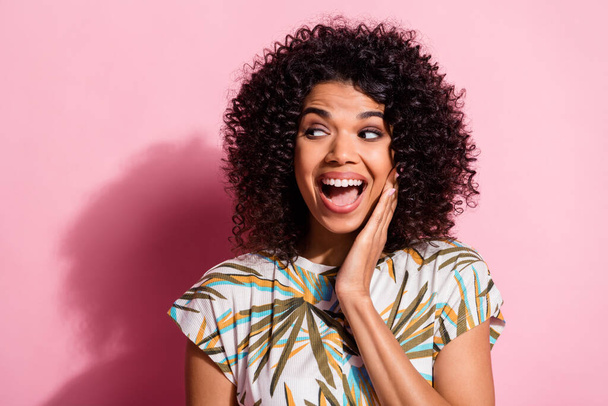 Photo portrait of excited woman touching face with one hand looking to side isolated on pastel pink colored background - Φωτογραφία, εικόνα