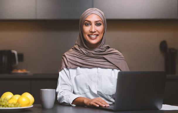 Cheerful Arab Woman At Laptop Computer Working Online At Home - Foto, imagen