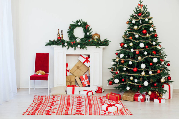 Nouvel An sapin de Noël avec cadeaux - Photo, image