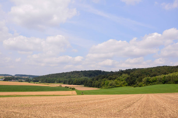 Photo Picture View of Cultivated Field στην ύπαιθρο - Φωτογραφία, εικόνα