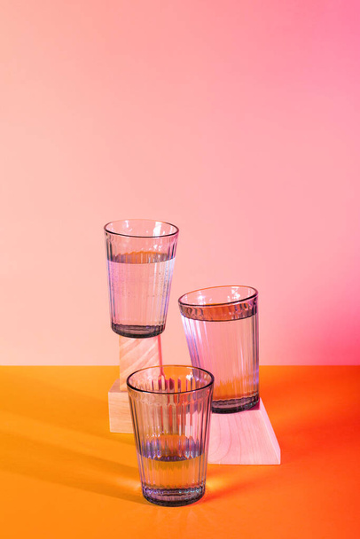 Bright summer design concept with clear water. Pour water into a glass - Foto, Imagen