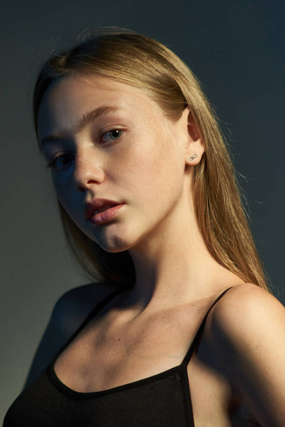 Fashion beauty portrait of young natural girl - 写真・画像