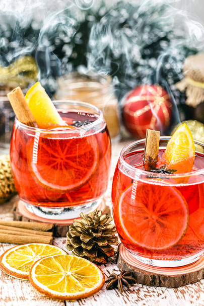 hot winter drink, hot christmas wine, cinnamon drink, wine and citrus fruits. Know how mulled wine, Spanish sangria, glogg and Glhwein. - Fotografie, Obrázek