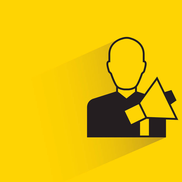 маркетолог, люди с мегафоном на желтом фоне - Вектор,изображение
