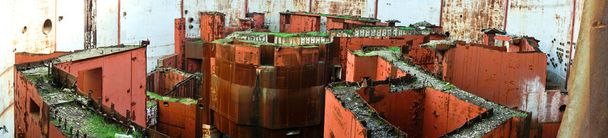 Helyszín-Krím, Shelkino. Elhagyott atomerőmű.Az atomerőmű bekerült a Guinness Rekordok Könyvébe, mint a bolygó legdrágább atomreaktora.A krími atomerőmű építése 1975-ben kezdődött.. - Fotó, kép