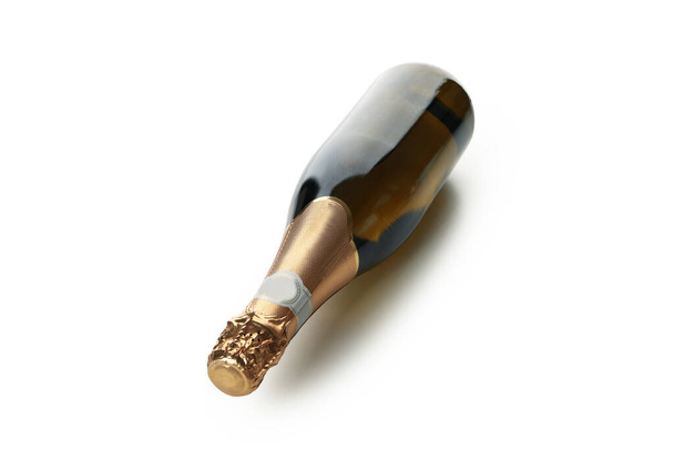 Порожня пляшка шампанського ізольована на білому тлі
 - Фото, зображення
