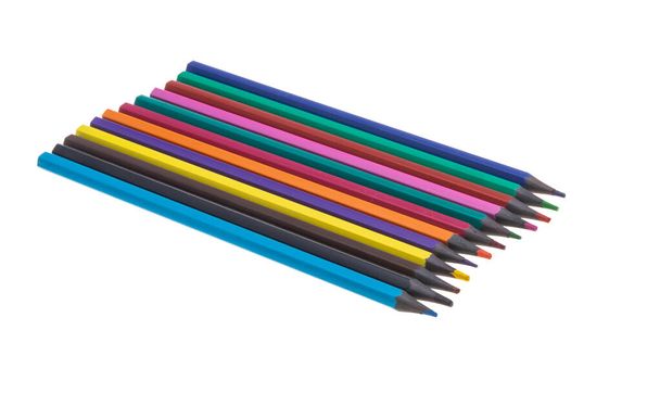 Χρωματιστά μολύβια που απομονώνονται σε λευκό φόντο - Φωτογραφία, εικόνα
