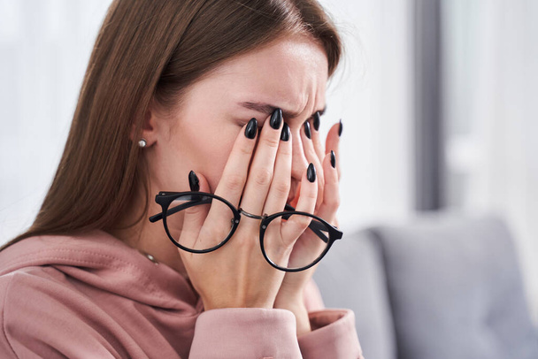 Woman rubbing dry irritated eyes - Foto, immagini