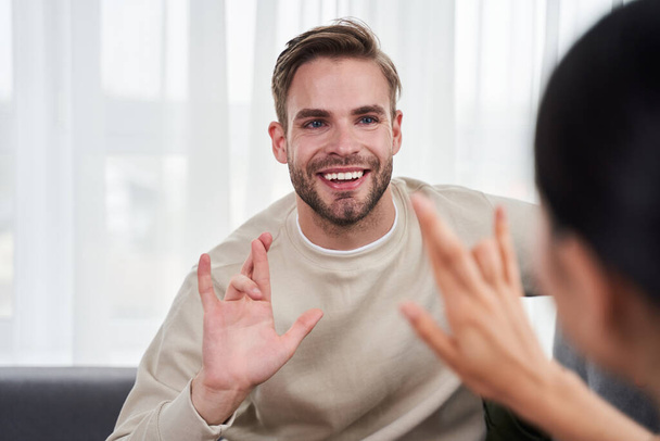 Couple communicating with sign language - Φωτογραφία, εικόνα