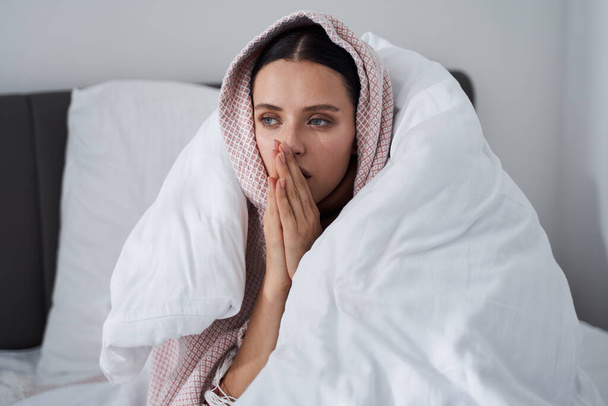 Sick woman warming herself - Foto, Bild