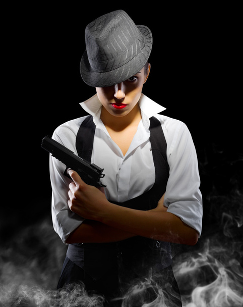 Girl with gun and hat - Valokuva, kuva