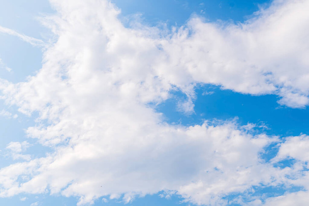 The blue sky with soft clouds for the background, view of a comfortable blue sky, relaxing and fresh, blue sky with dreamy soft clouds, the concept of creating a clear sky and clouds for Bright life. - Photo, Image