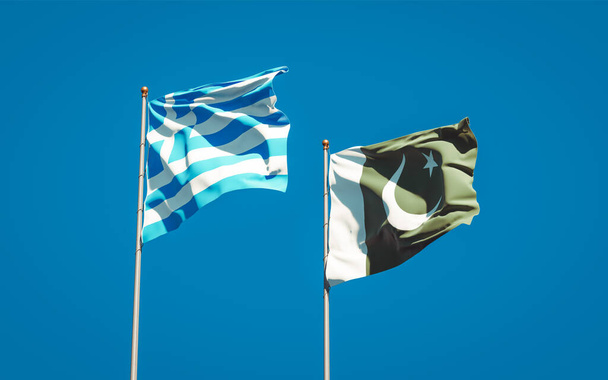 Όμορφες εθνικές σημαίες της Ελλάδας και του Πακιστάν μαζί στο φόντο του ουρανού. Έννοια τρισδιάστατης τέχνης.  - Φωτογραφία, εικόνα