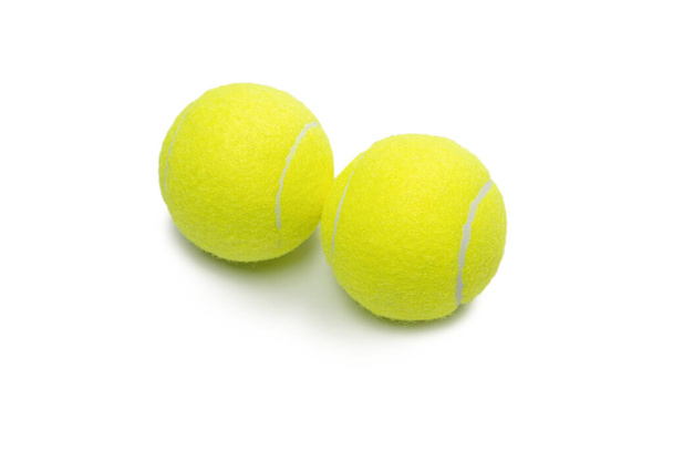 Tennis ballen geïsoleerd op witte achtergrond.  - Foto, afbeelding