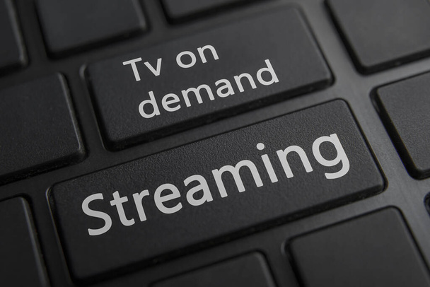 Teclado, con teclas "Tv on demand" y "streaming" - Foto, imagen
