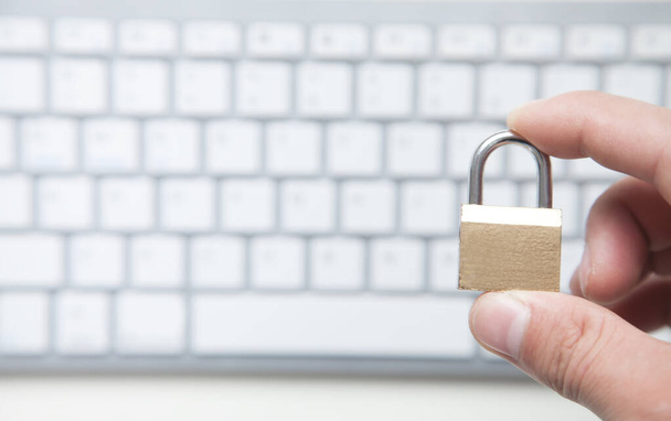  Hand holding padlock over computer keyboard. Internet and computer security - Фото, зображення
