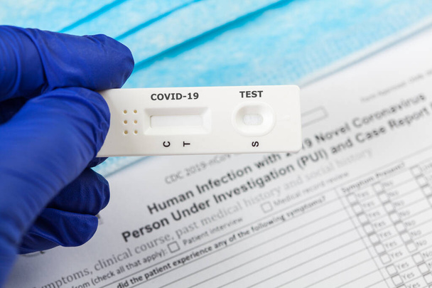 Тест на вірусну хворобу COVID-19, криза коронавірусу, глобальний пандемічний спалах, тестовий набір RST-аналізу, швидке тестування на виявлення антигенів RADT, ілюстрація зразків антитіл зразків пацієнтів
 - Фото, зображення