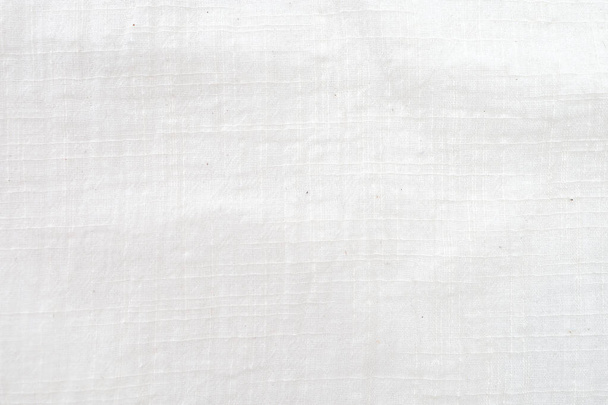 Kumaş perde arkası Beyaz keten branda buruşmuş doğal pamuk kumaş doğal el yapımı keten üst arkaplan Organik eko kumaş beyaz kumaş dokusu - Fotoğraf, Görsel