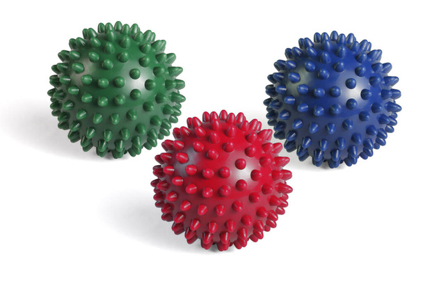 Boules en caoutchouc de massage coloré avec des pointes sur fond blanc - Photo, image