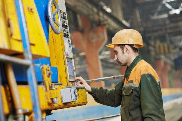 Industrial worker operating machine - Foto, Bild