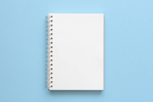 notebook em branco em azul pastel background.minimal estilo. - Foto, Imagem
